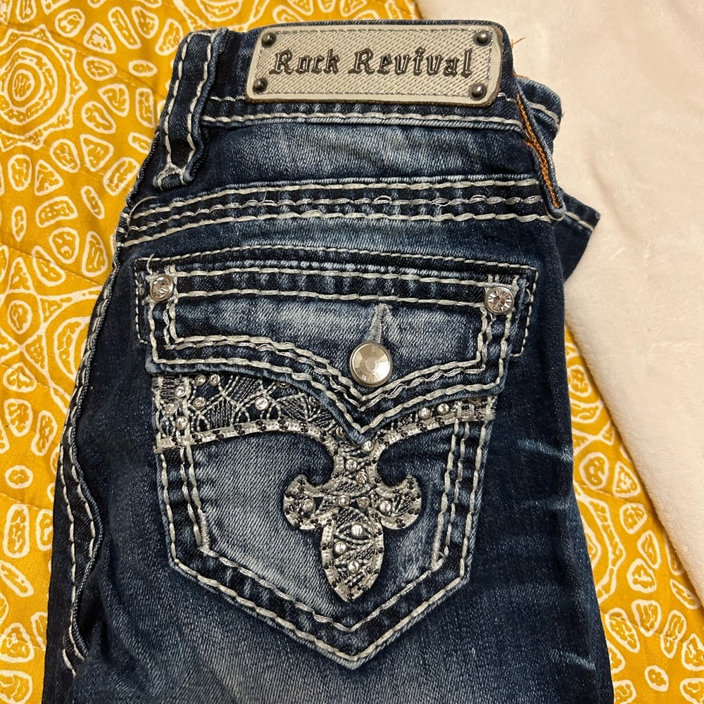In perfect condition Rock revival straight leg women’s jeans.